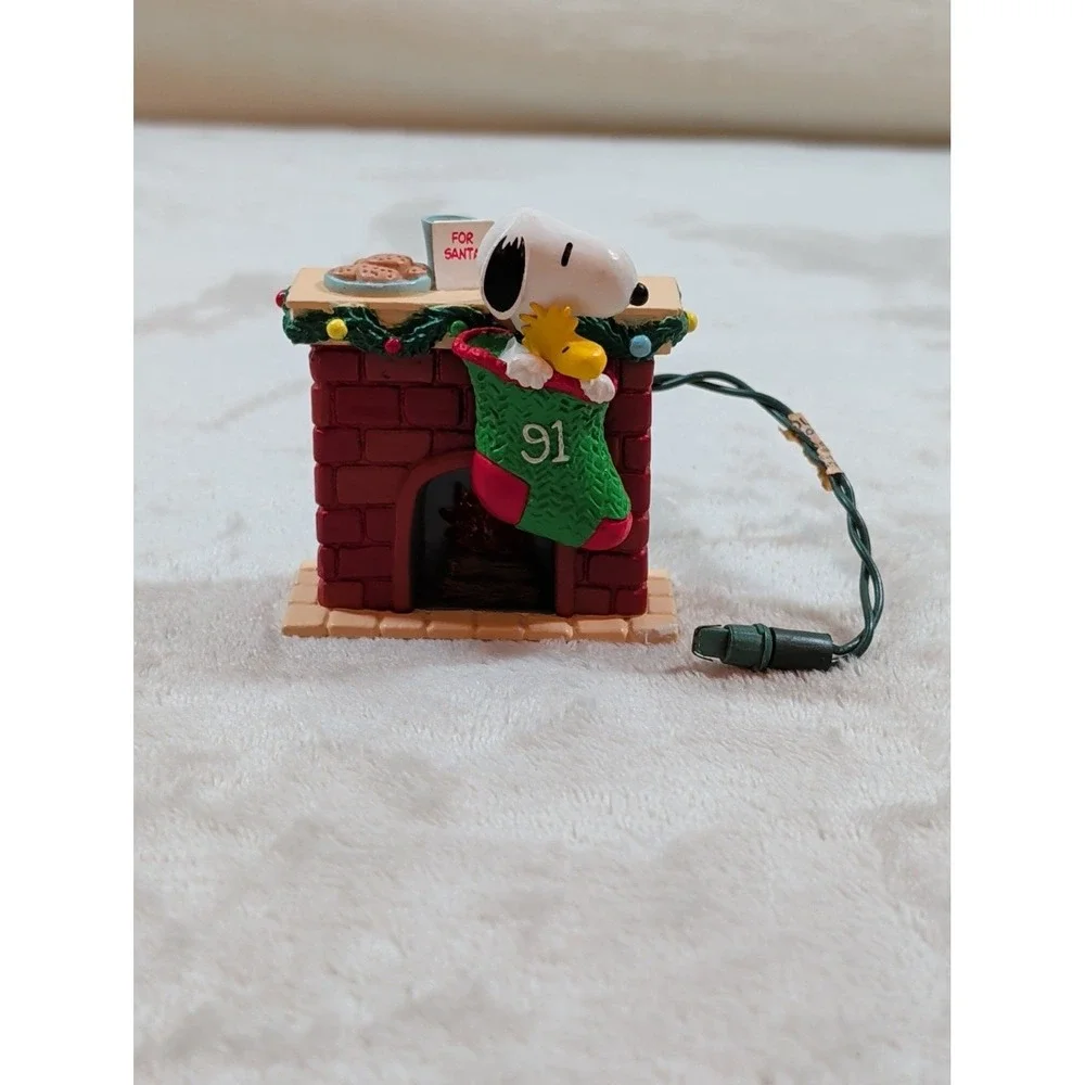 Vintage 1991 Hallmark Keepsake Snoopy Woodstock Fireplace Magic Ornament Peanuts